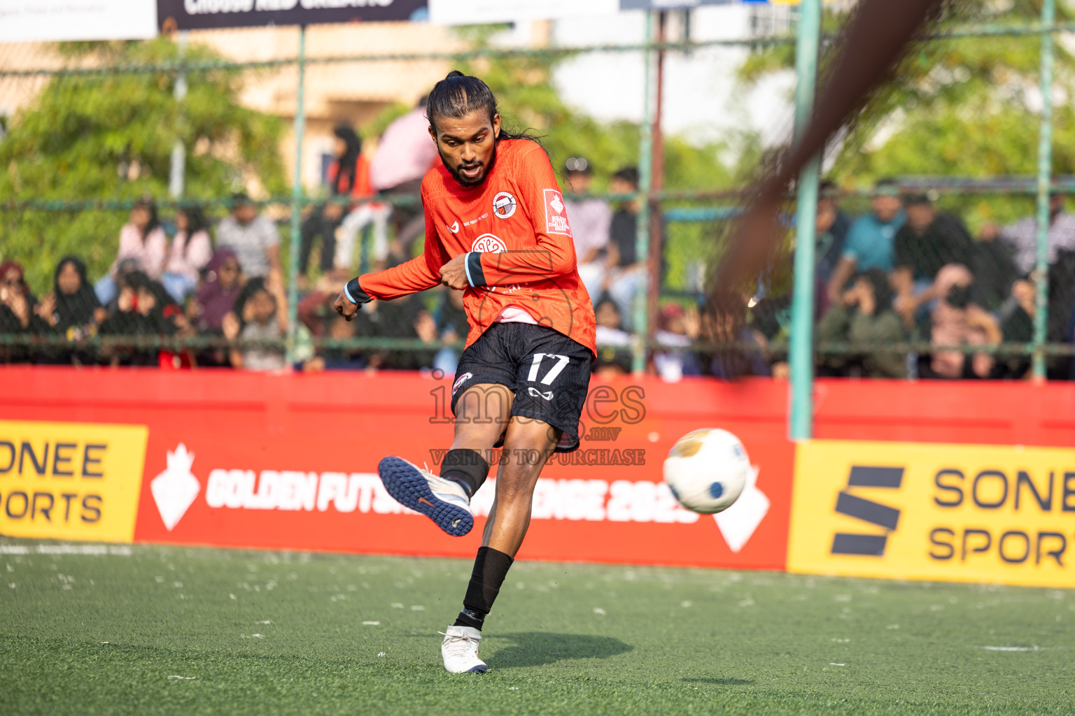 Th Dhiyamigili vs Th Omadhoo in Day 14 of Golden Futsal Challenge 2025 was held on Saturday, 18th January 2025, in Hulhumale', Maldives. 
Photos: Hassan Simah / images.mv