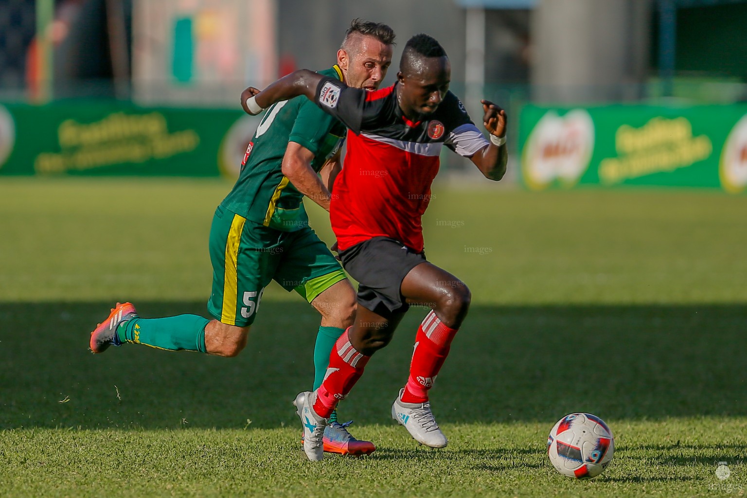 Ooredoo Dhivehi Premier League 2017, Maziya SR vs Maalhos (Images.mv Photo / Ismail Thoriq)