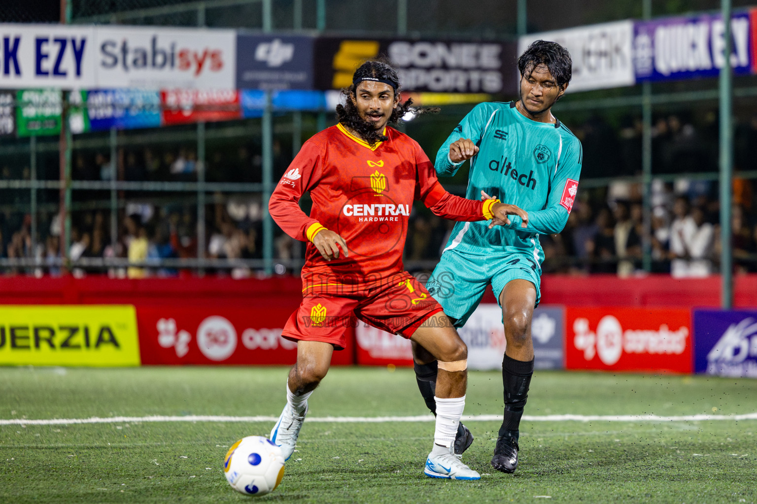 S Feydhoo vs S Meedhoo on Day 20 of Golden Futsal Challenge 2025 was held on Thursday, 23rd January 2025, in Hulhumale', Maldives. Photos: Nausham Waheed / images.mv