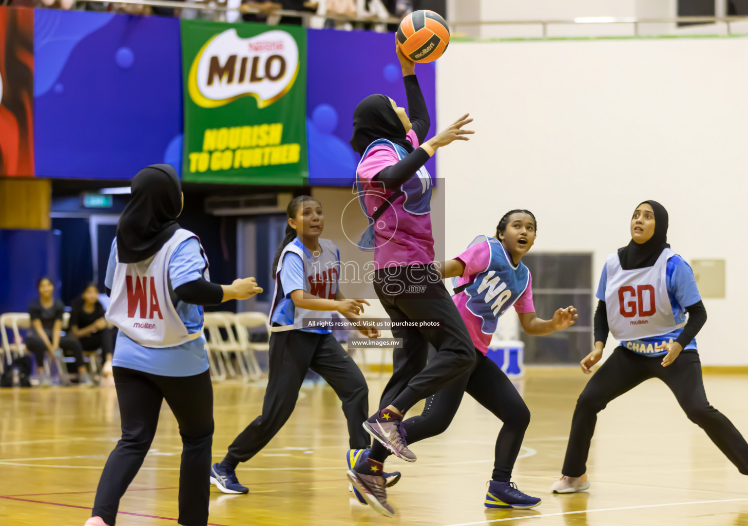 Shinning Star vs Mahibadhoo in the Milo National Netball Tournament 2022 on 21 July 2022, held in Social Center, Male', Maldives. Photographer: Shuu / Images.mv