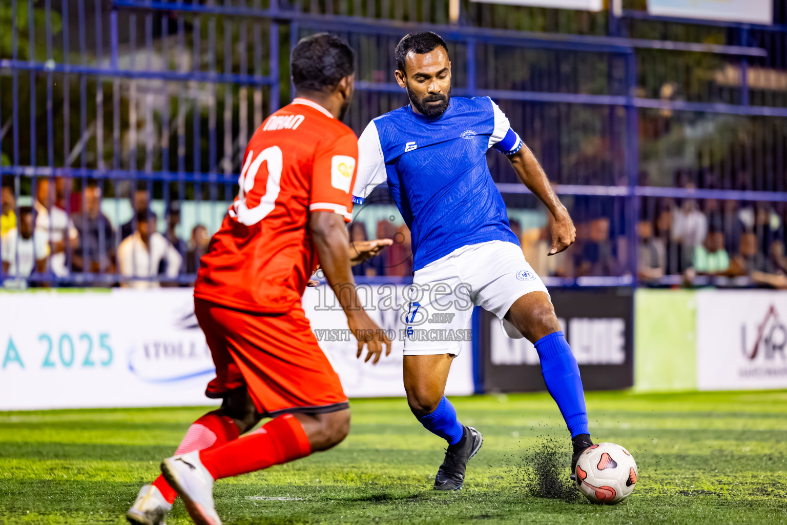 Kudarikilu vs Hithaadhoo in Day 1 of Better in Baa Futsal Fiesta 2025 Men's division held in B. Eydhafushi, Maldives on Wednesday, 5th November 2025. Photos: Nausham Waheed / images.mv