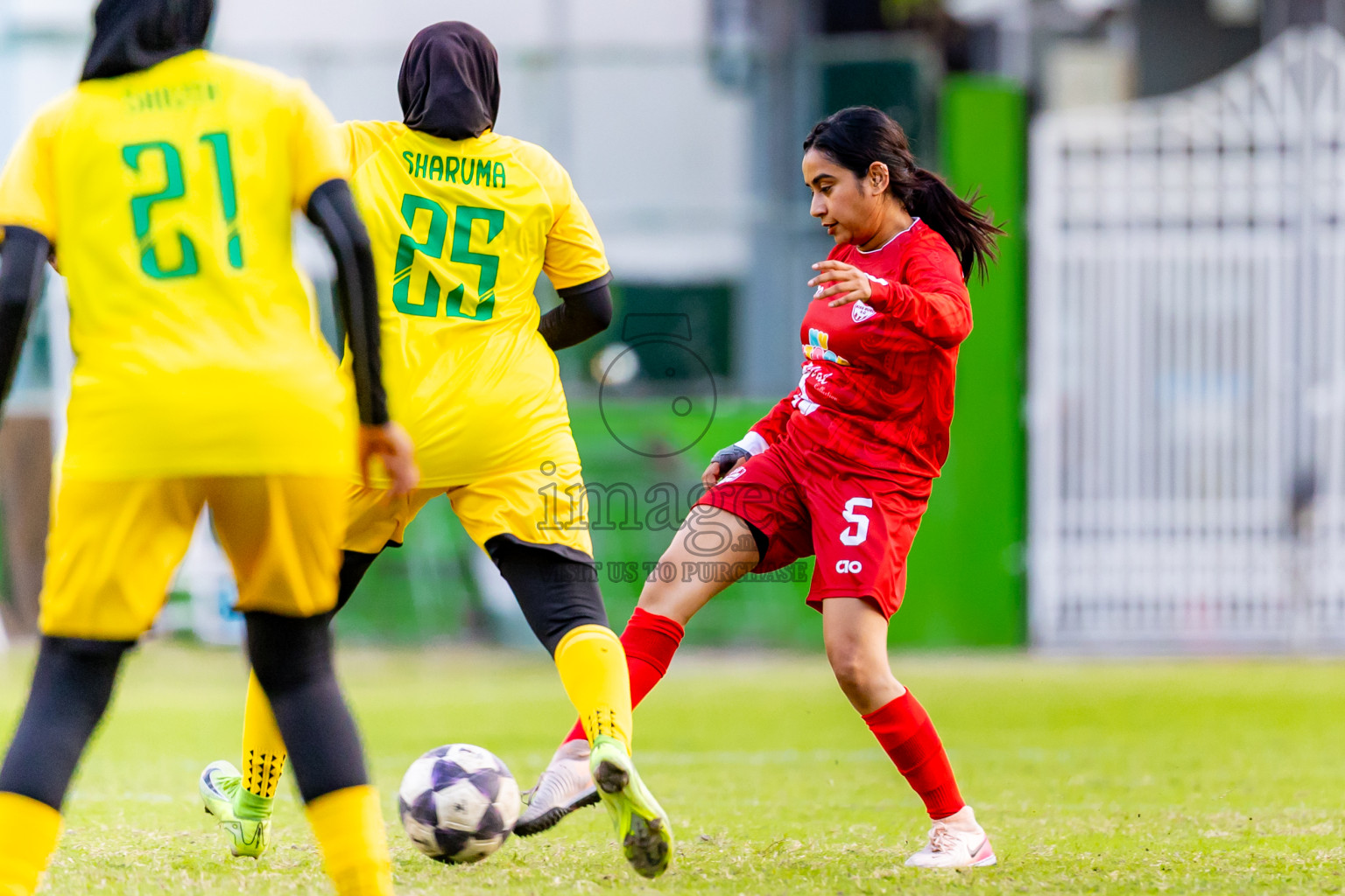 Biss Buru Sports Club vs Maziya Sports  in FAM Women’s League 2025 held in Henveiru Football ground, Male', Maldives on Wednesday, 3rd December 2025. Photos: Nausham Waheed / Images.mv