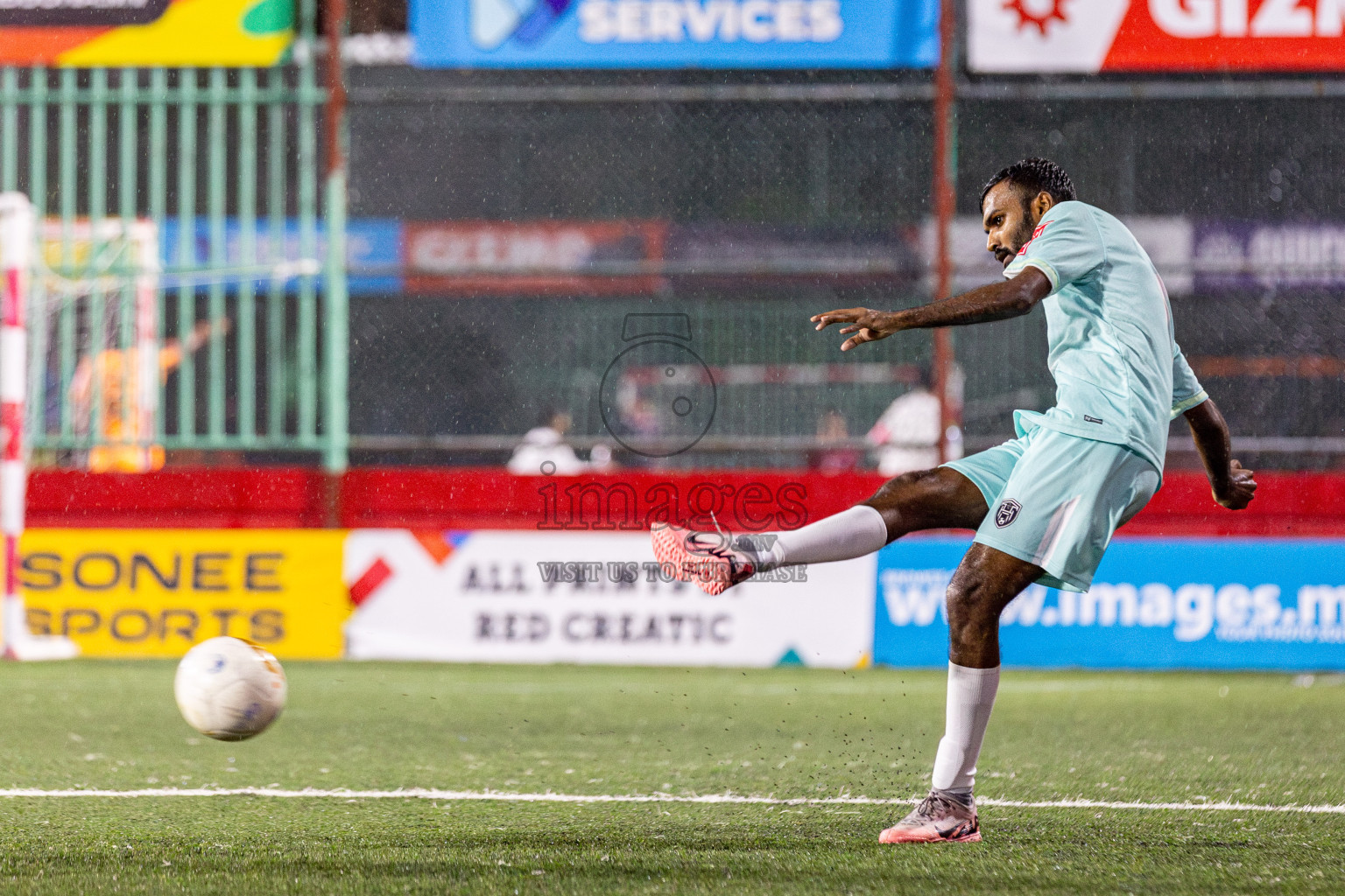 Lh. Hinnavaru VS Lh. Olhuvelifushi on Day 22 of Golden Futsal Challenge 2025 was held on Sunday, 26 January 2025, in Hulhumale', Maldives. 
Photos: Hassan Simah / images.mv