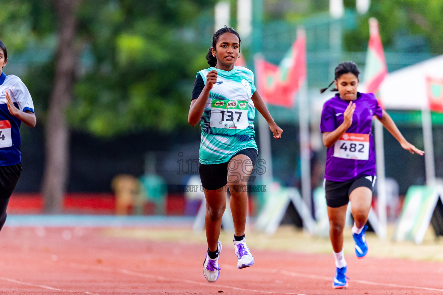 Day 2 of Inter-school Athletics Championship 2025 held in Ekuveni Synthetic Track, Male', Maldives on Tuesday, 07th October 2025. Photos by: Nausham Waheed / Images.mv