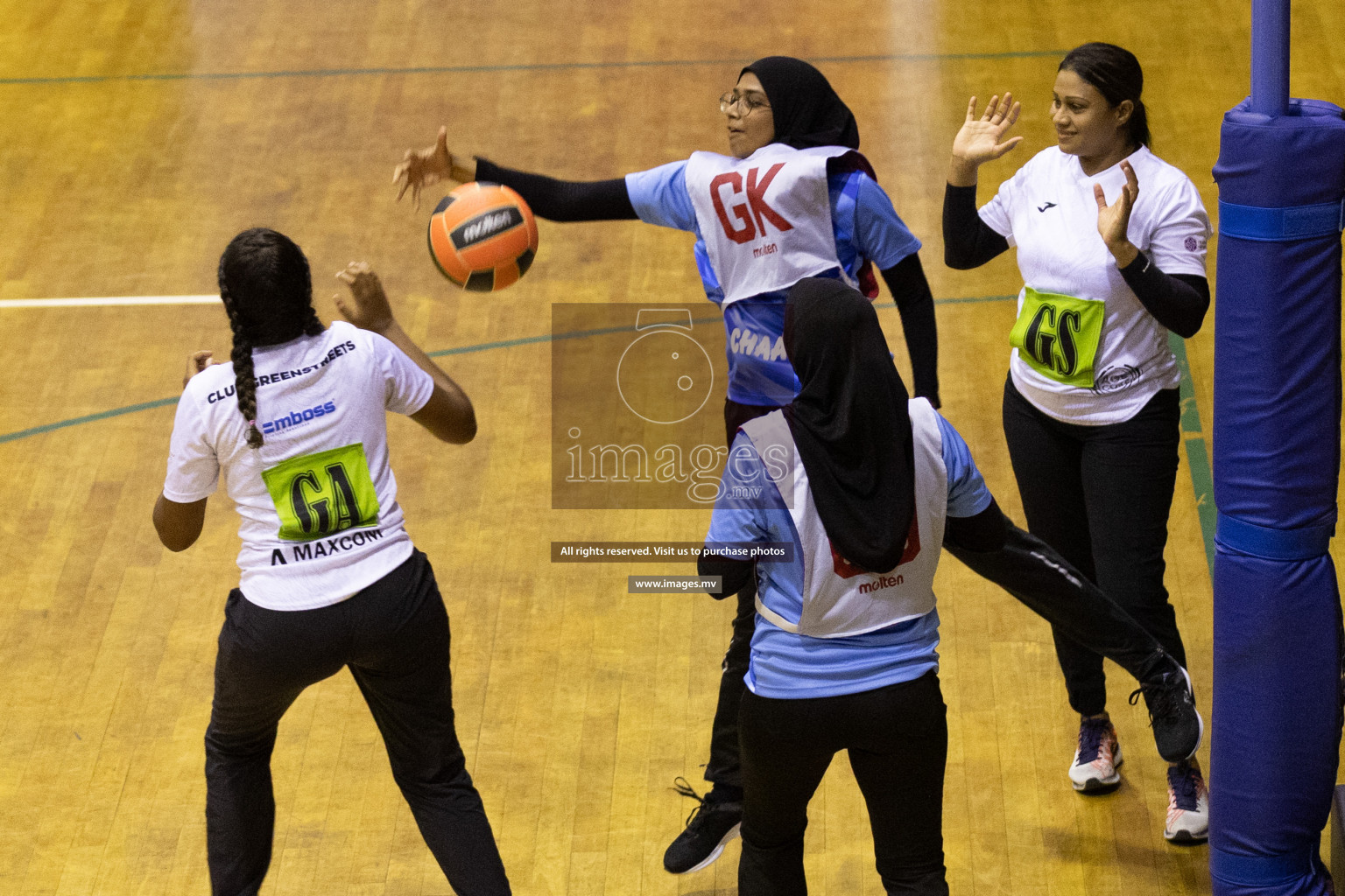 Club Green Streets vs Mahibadhoo in the Milo National Netball Tournament 2022 on 20 July 2022, held in Social Center, Male', Maldives. Photographer: Shuu / Images.mv