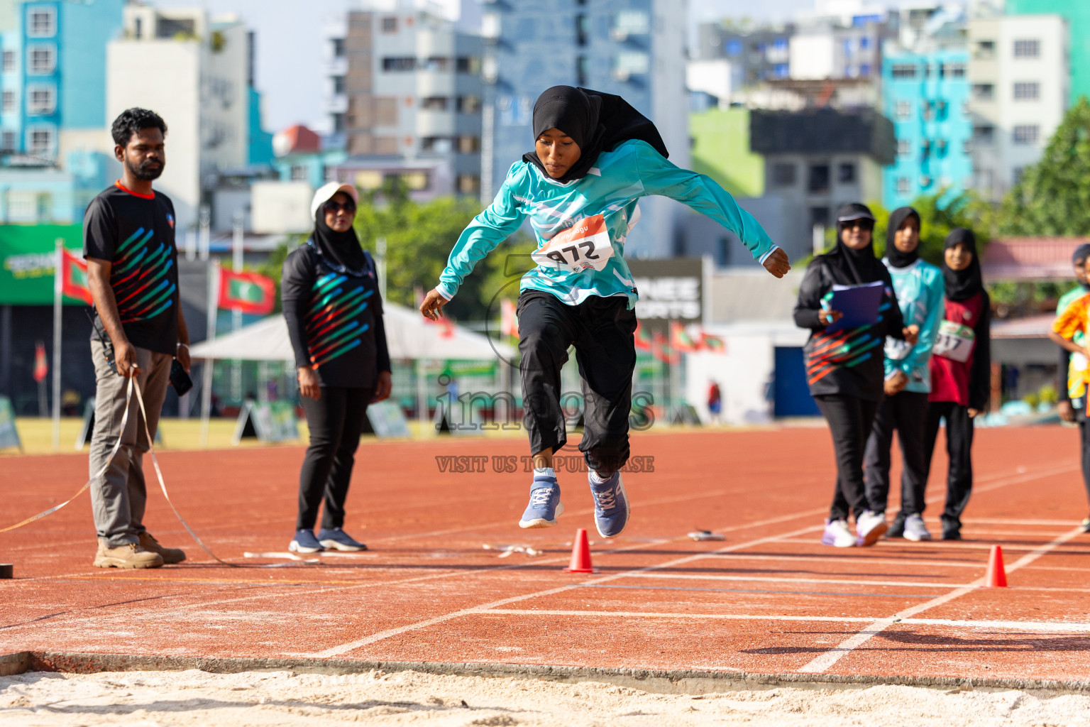 Day 4 of Inter-school Athletics Championship 2025 held in Ekuveni Synthetic Track, Male', Maldives on Thursday, 09th October 2025. Photos by: Raaif Yoosuf / Images.mv