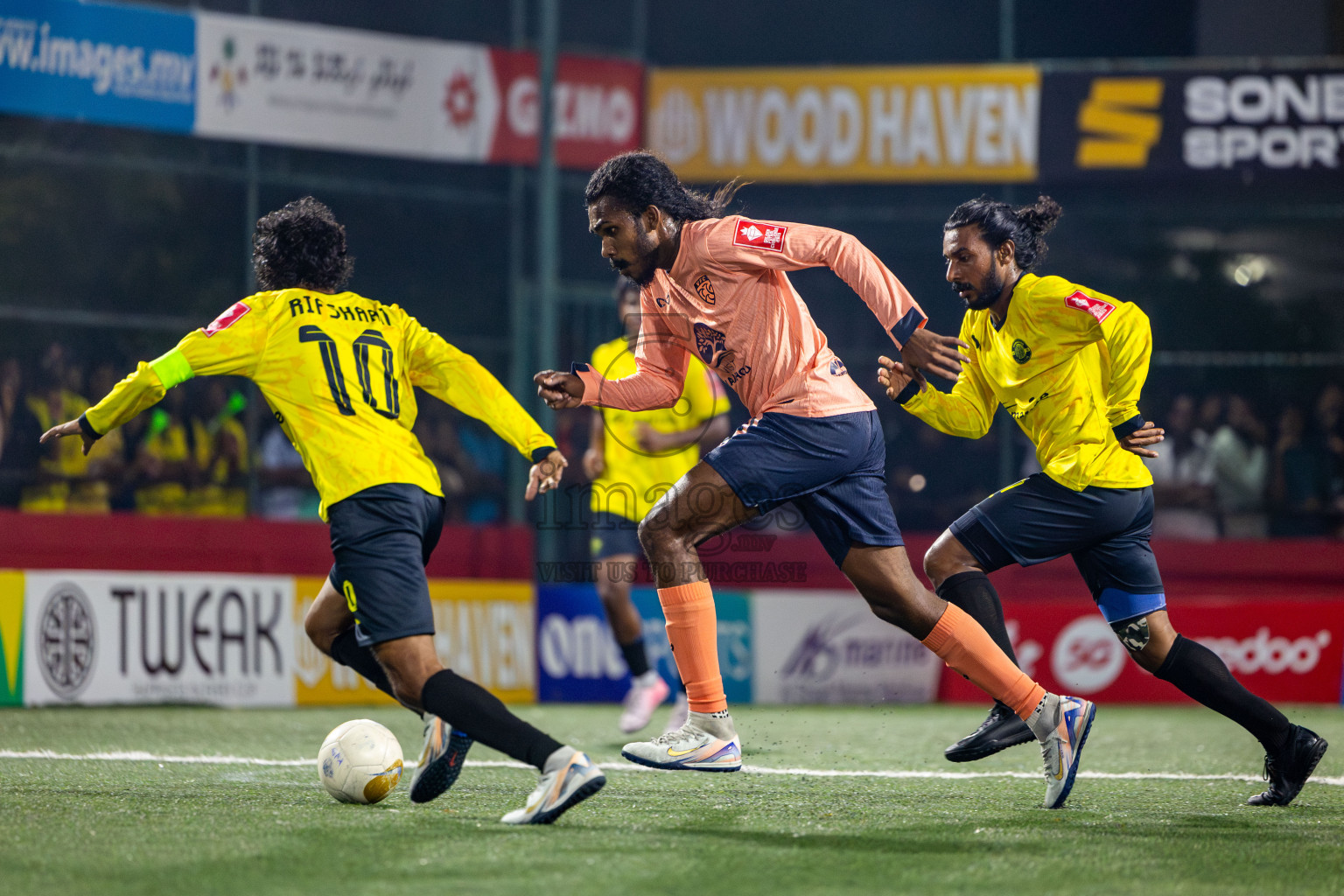 GDh Vaadhoo vs GDh Gadhdhoo in Gaafu Dhaal Atoll Final in Day 24 of Golden Futsal Challenge 2025 was held on Tuesday , 28th January 2025, in Hulhumale', Maldives. Photos: Nausham Waheed / images.mv