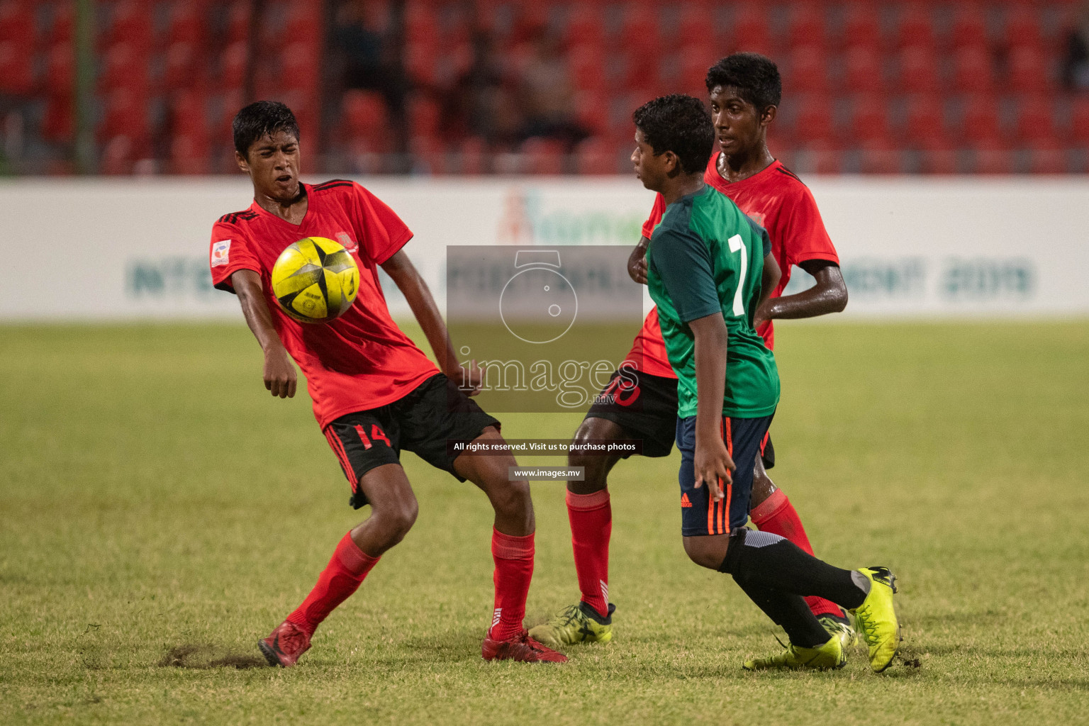 Majeedhiyya School vs Imaaduddin School in Mamen Inter-School Football Tournament 2019 (U15) on 13th March 2019, in Male' Maldives (Images.mv Photo: Hassan Simah)