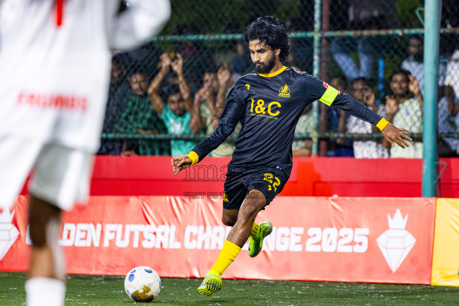 R Kalaidhoo vs R Isdhoo in Day 14 of Golden Futsal Challenge 2025 was held on Saturday, 18th January 2025, in Hulhumale', Maldives. Photos: Nausham Waheed / images.mv