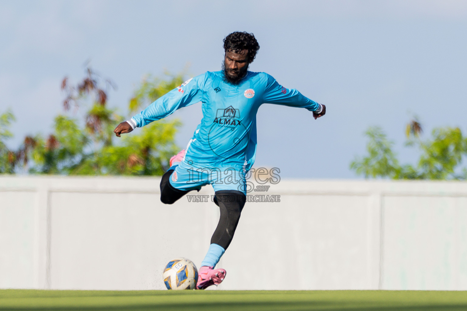 Final Match Irumathi Sports VS Velaa Sports Club in Day 9 of Eydhafushi Cup 2025 held in Eydhafushi Football Stadium at B. Eydhafushi, Maldives on Monday, 15th September 2025. Photos: Arif Rasheed / images.mv