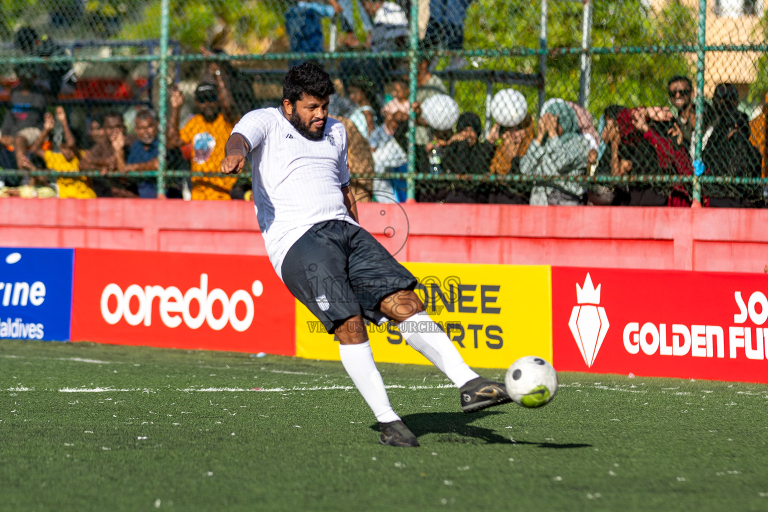 Th. Buruni vs Th. Gaadhiffushi in Day 6 of Golden Futsal Challenge 2024 was held on Saturday, 20th January 2024, in Hulhumale', Maldives 
Photos: Hassan Simah / images.mv