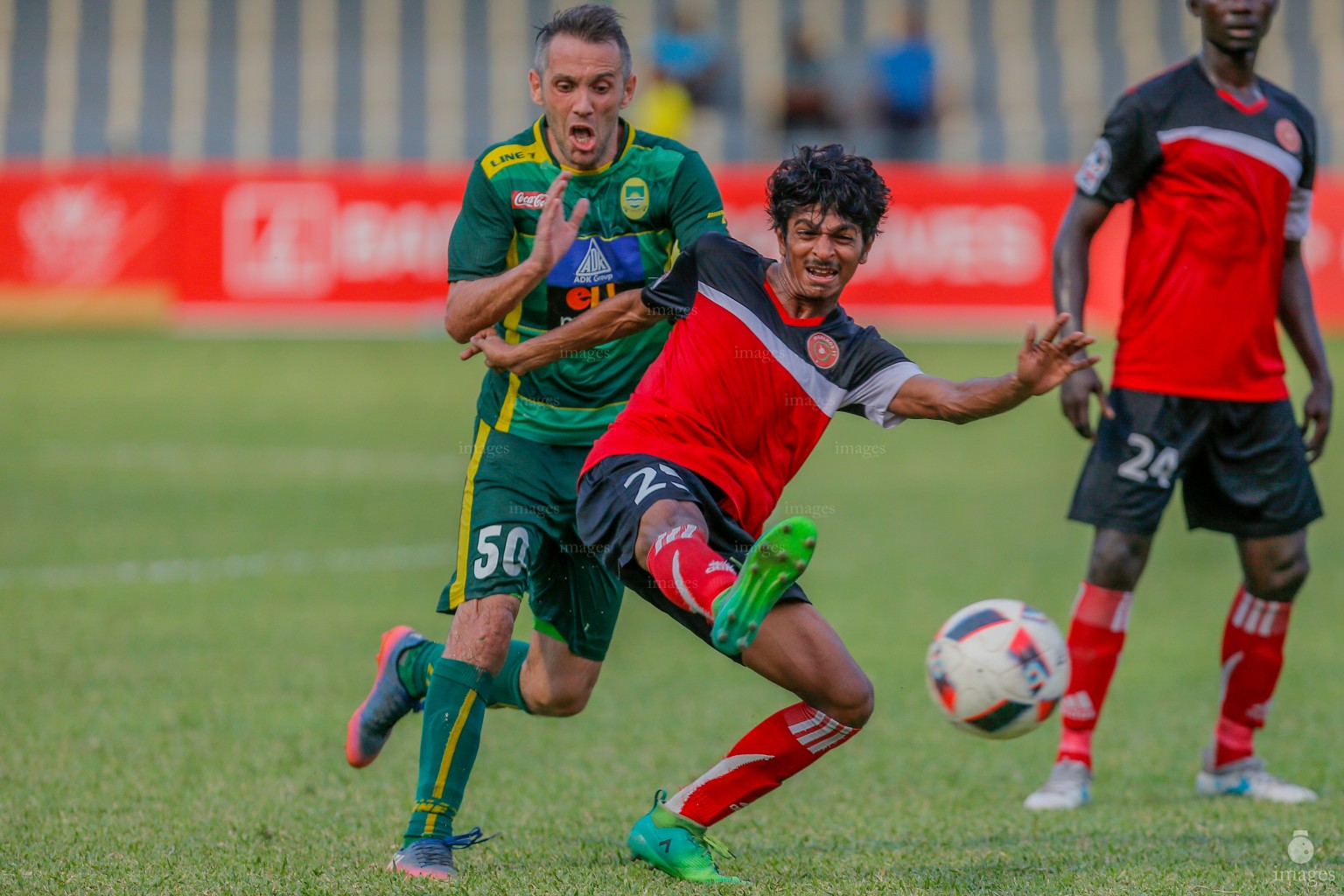 Ooredoo Dhivehi Premier League 2017, Maziya SR vs Maalhos (Images.mv Photo / Ismail Thoriq)