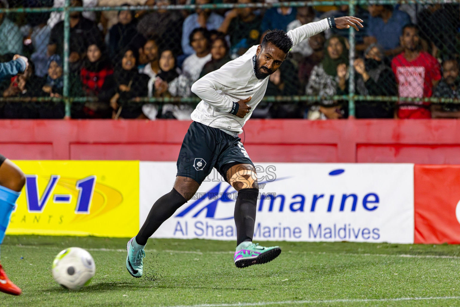 R. Dhuvaafaru VS Sh. Feydhoo on Day 33 of Golden Futsal Challenge 2024, held on Sunday, 18th February 2024, in Hulhumale', Maldives Photos: Hassan Simah / images.mv