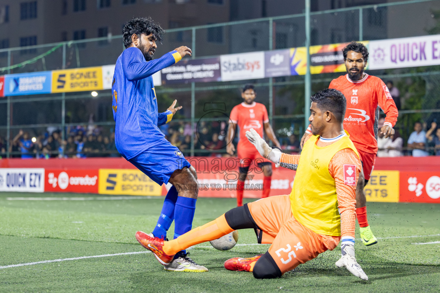 HA Filladhoo vs HA Baarah in Day 13 of Golden Futsal Challenge 2025 was held on Friday, 17th January 2025, in Hulhumale', Maldives 
Photos: Hassan Simah / images.mv