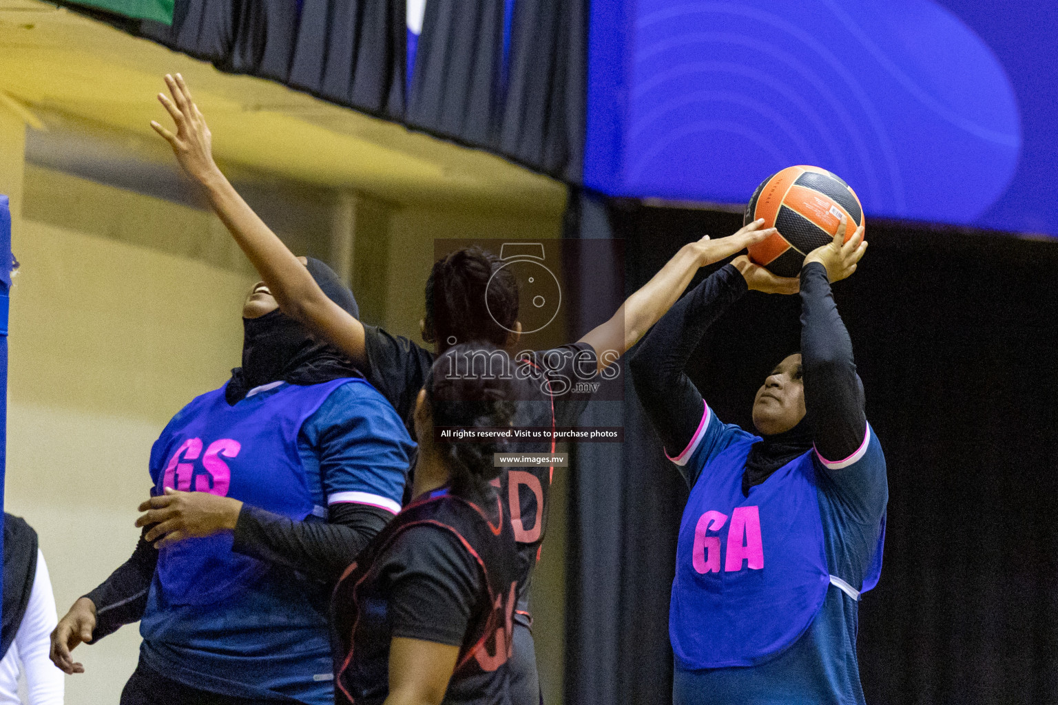 Xenith Sports Club vs Youth United Sports Club in the Milo National Netball Tournament 2022 on 18 July 2022, held in Social Center, Male', Maldives. Photographer: Shuu, Hassan Simah / Images.mv