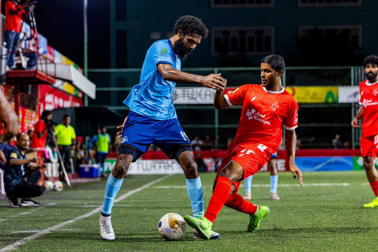 F Dharanboodhoo vs M Dhiggaru in zone round on Day 29 of Golden Futsal Challenge 2025 was held on Sunday , 2nd February 2025, in Hulhumale', Maldives. Photos: Nausham Waheed / images.mv