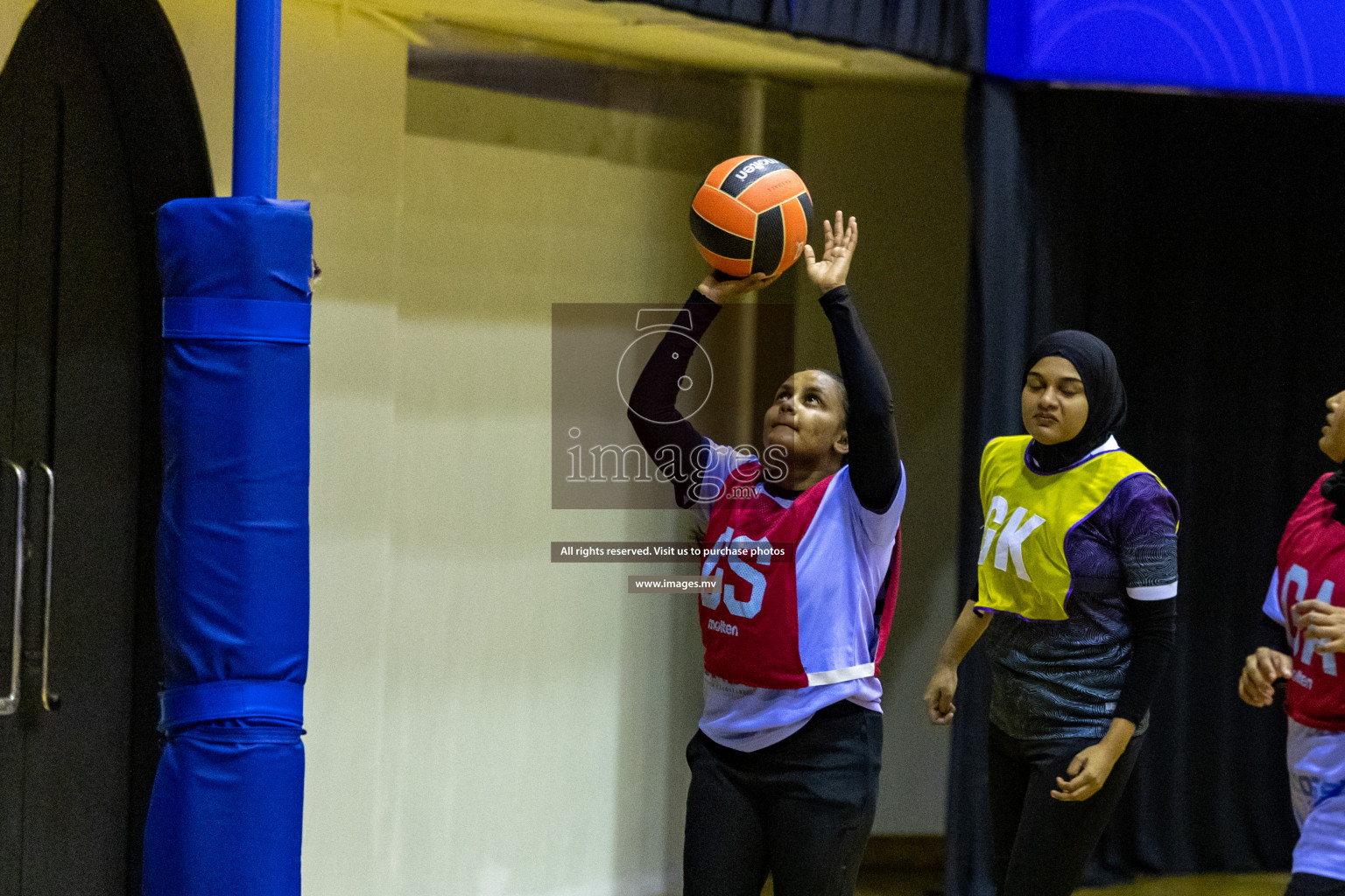 Sports Club Skylark vs Vyansa in the Milo National Netball Tournament 2022 on 17 July 2022, held in Social Center, Male', Maldives. 
Photographer: Hassan Simah / Images.mv