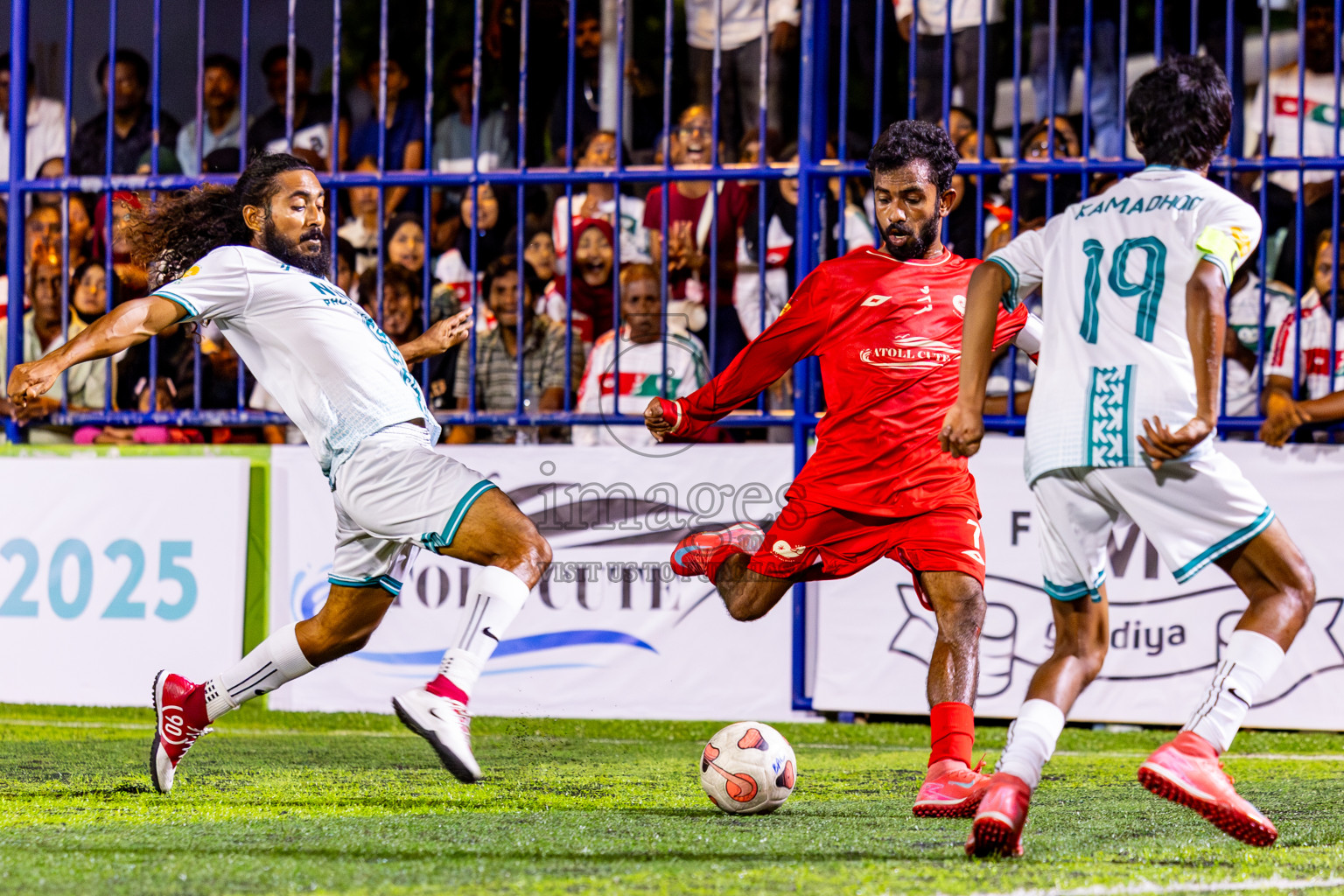 Kamadhoo vs Goidhoo in Day 3 of Better in Baa Futsal Fiesta 2025 Men's division held in B. Eydhafushi, Maldives on Friday, 7th November 2025. Photos: Nausham Waheed / images.mv