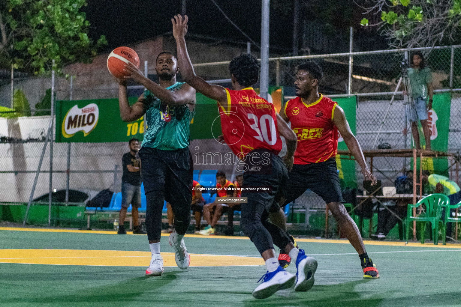 Finals of Weekend League 2021 was held on Monday, 6th December 2021, at Ekuveni Outdoor Basketball court Photos: Ismail Thoriq / images.mv