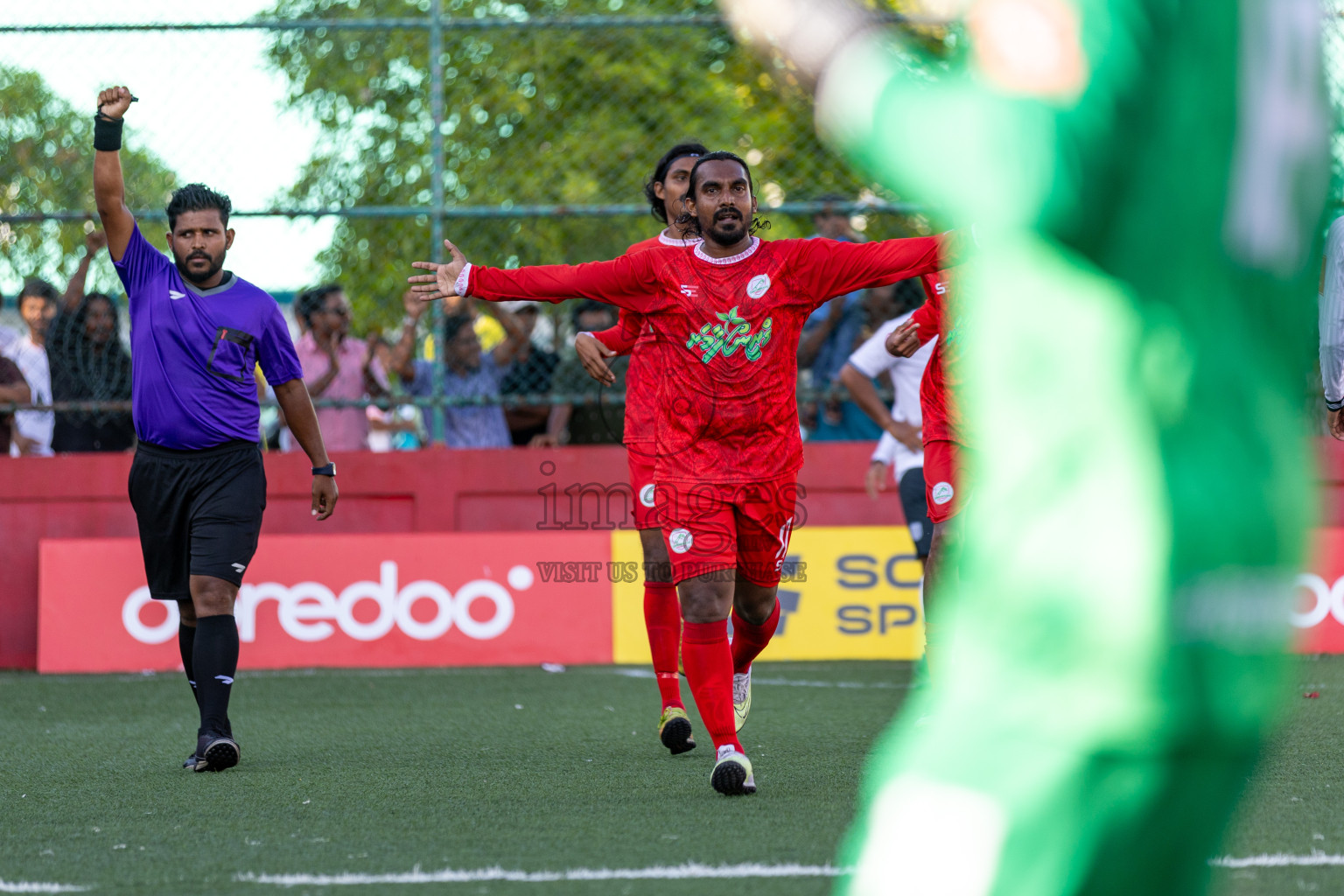 Th. Buruni vs Th. Gaadhiffushi in Day 6 of Golden Futsal Challenge 2024 was held on Saturday, 20th January 2024, in Hulhumale', Maldives 
Photos: Hassan Simah / images.mv