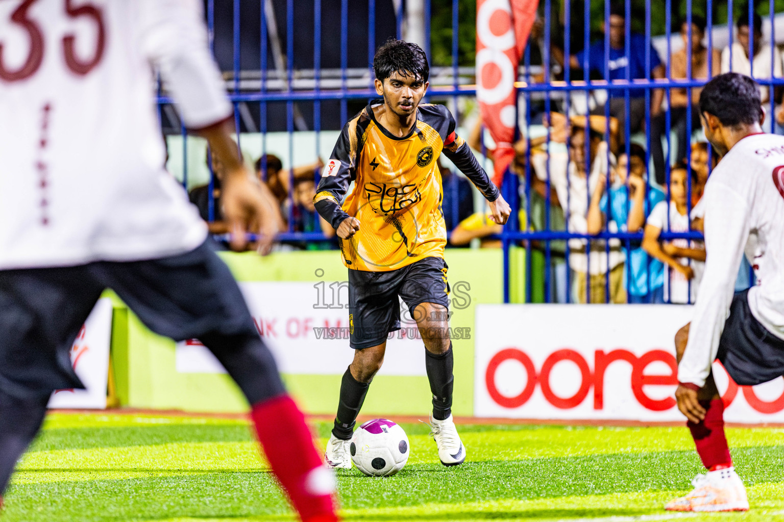 All Wolves vs FC Dhunthari in Day 2 of Eydhafushi Futsal Cup 2024 was held on Tuesday, 9th April 2024, in B Eydhafushi, Maldives Photos: Nausham Waheed / images.mv