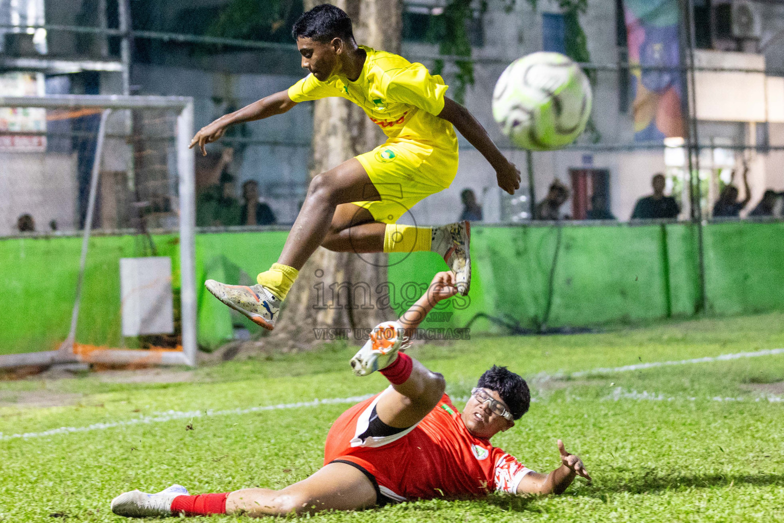 Maziya vs Hurriya (U14) in Day 4 of Dhivehi Youth League 2024 held at Henveiru Stadium on Thursday, 28th November 2024. Photos: Shuu Abdul Sattar/ Images.mv