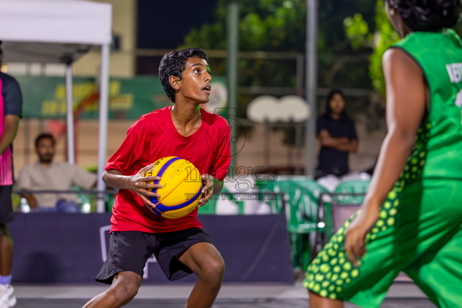 Day 3 of MILO Ramadan 3x3 Challenge 2024 was held in Ekuveni Outdoor Basketball Court at Male', Maldives on Thursday, 14th March 2024.
Photos: Ismail Thoriq / images.mv