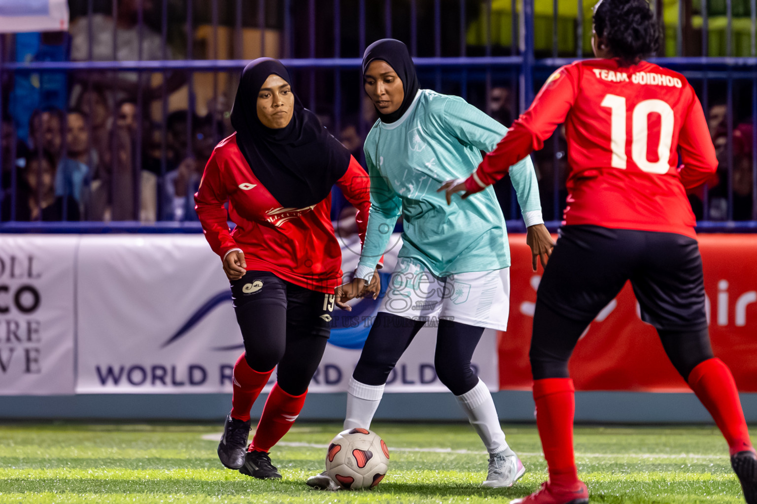 Goidhoo vs Dhonfan in the finals of Better in Baa Futsal Fiesta 2025 woman's division held in B. Eydhafushi, Maldives on Monday, 17th November 2025. Photos: Nausham Waheed / images.mv