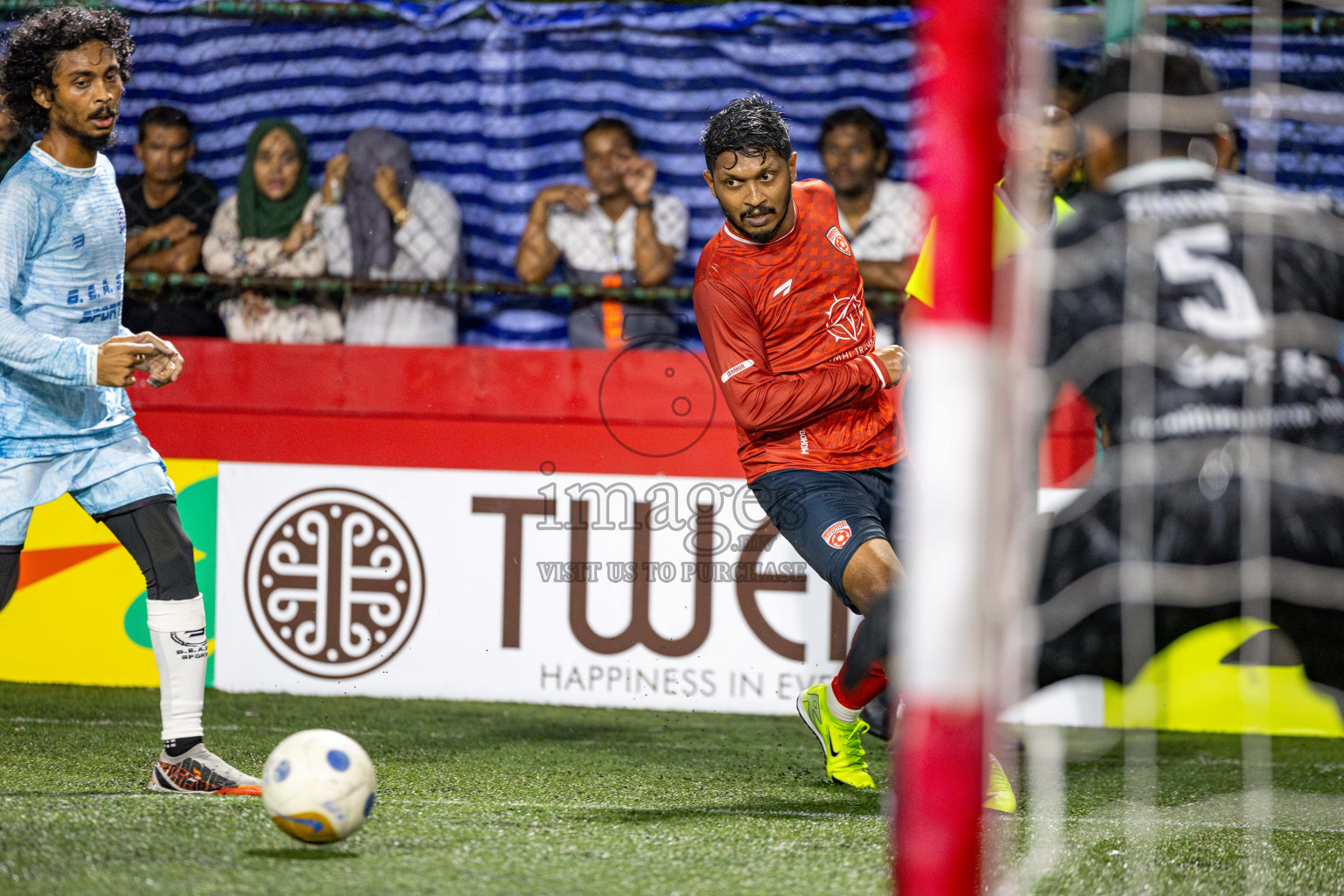 ADh Mahibadhoo VS ADh Kunburudhoo Atoll Round Semi-Final on Day 20 of Golden Futsal Challenge 2025 was held on Friday, 24 January 2025, in Hulhumale', Maldives. 
Photos: Hassan Simah / images.mv