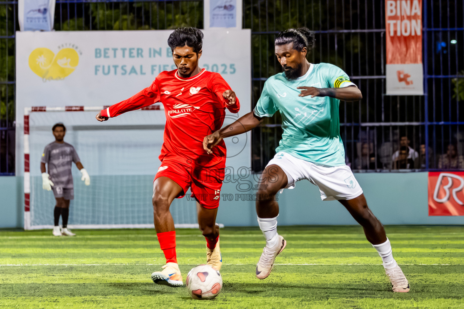 Goidhoo vs Dhonfan in Quater Finals of Better in Baa Futsal Fiesta 2025 Men's division held in B. Eydhafushi, Maldives on Thursday, 13th November 2025. Photos: Nausham Waheed / images.mv