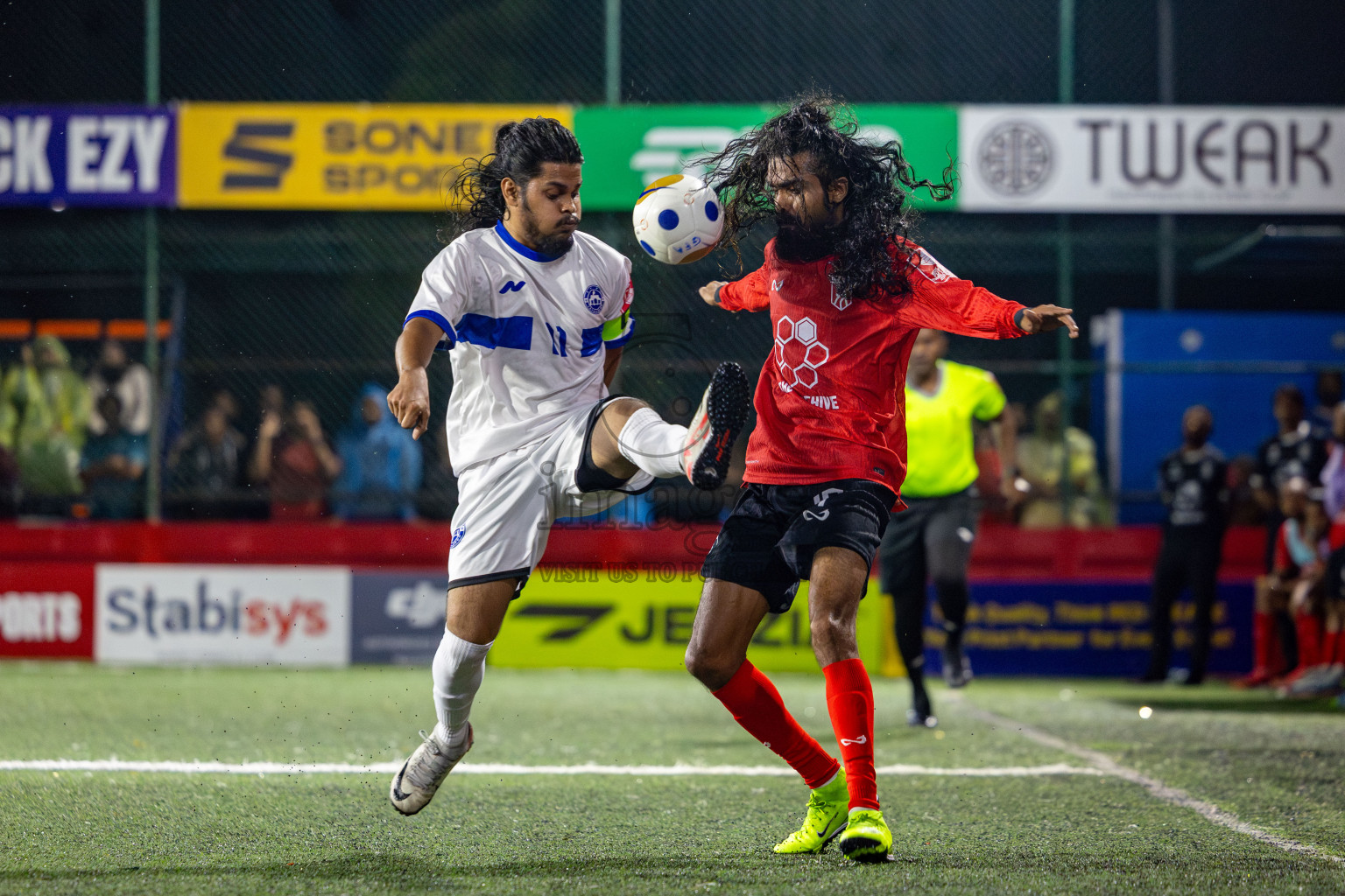 Th Thimarafushi VS Th Veymandoo in Atoll Round Semi-Final on Day 22 of Golden Futsal Challenge 2025 was held on Sunday , 26th January 2025, in Hulhumale', Maldives. Photos: Nausham Waheed / images.mv