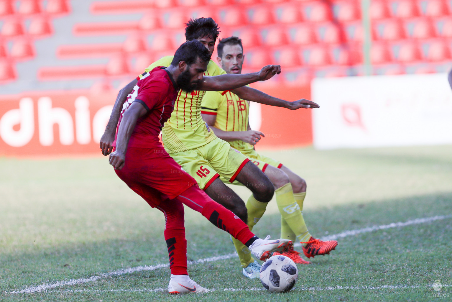 TC Sports Club vs Victory Sports Club in Dhiraagu Dhivehi Premier League 2018 in Male, Maldives, Monday  October 22, 2018. (Images.mv Photo/Suadh Abdul Sattar)