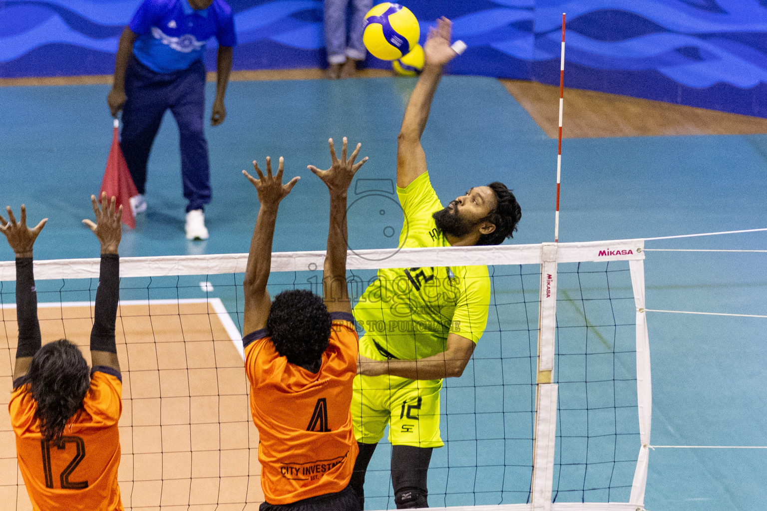 Final of Men's Division of Volleyball Association Cup 2023 held in Male', Maldives on Tuesday, 26th December 2023 at Social Center Indoor Hall Photos By: Nausham Waheed /images.mv