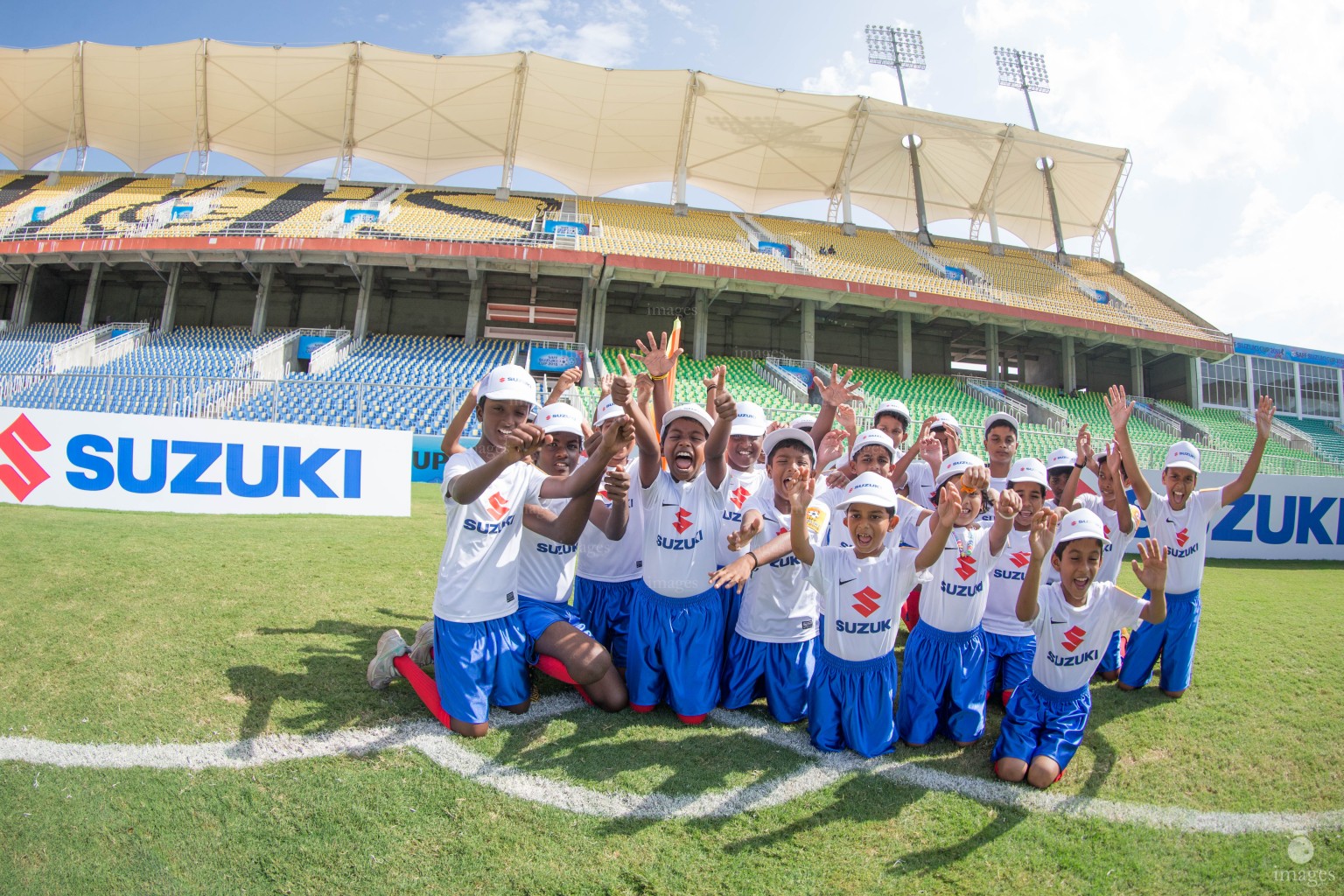 Bhutan vs Bangladesh in SAFF Suzuki Cup in Thiruvananthapuram, India, Monday, December. 28, 2015.  (Images.mv Photo/ Hussain Sinan).