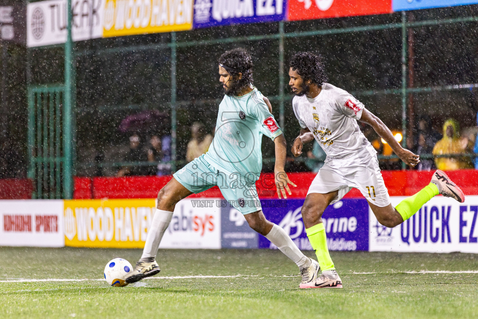 Lh. Hinnavaru VS Lh. Olhuvelifushi on Day 22 of Golden Futsal Challenge 2025 was held on Sunday, 26 January 2025, in Hulhumale', Maldives. 
Photos: Hassan Simah / images.mv