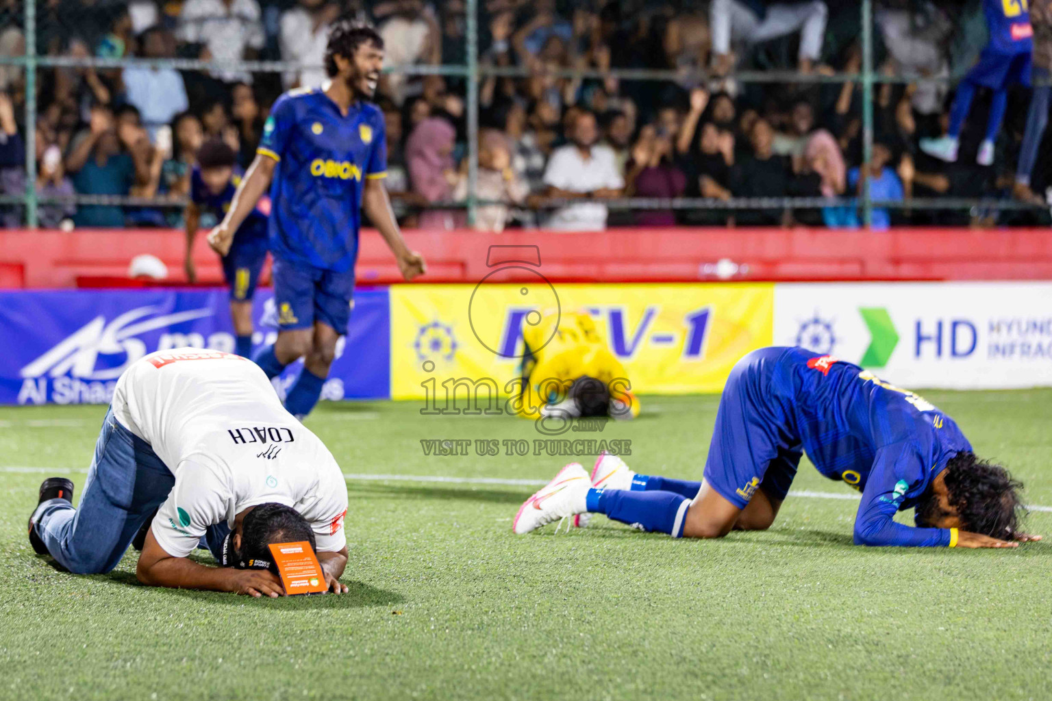 L. Gan VS B. Eydhafushi in the Finals of Golden Futsal Challenge 2024 which was held on Thursday, 7th March 2024, in Hulhumale', Maldives. 
Photos: Hassan Simah / images.mv