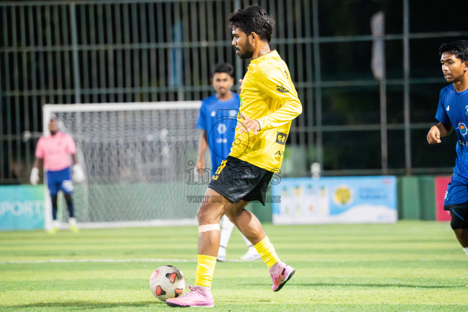 Foemathi JR VS Kanmathi SC in Day 3 - Fonadhoo Youth Futsal Challenge 2025 held in Fonadhoo Futsal Stadium, L. Fonadhoo, Maldives on Tuesdat, 28th October 2025 Photos: Arif Rasheed / images.mv