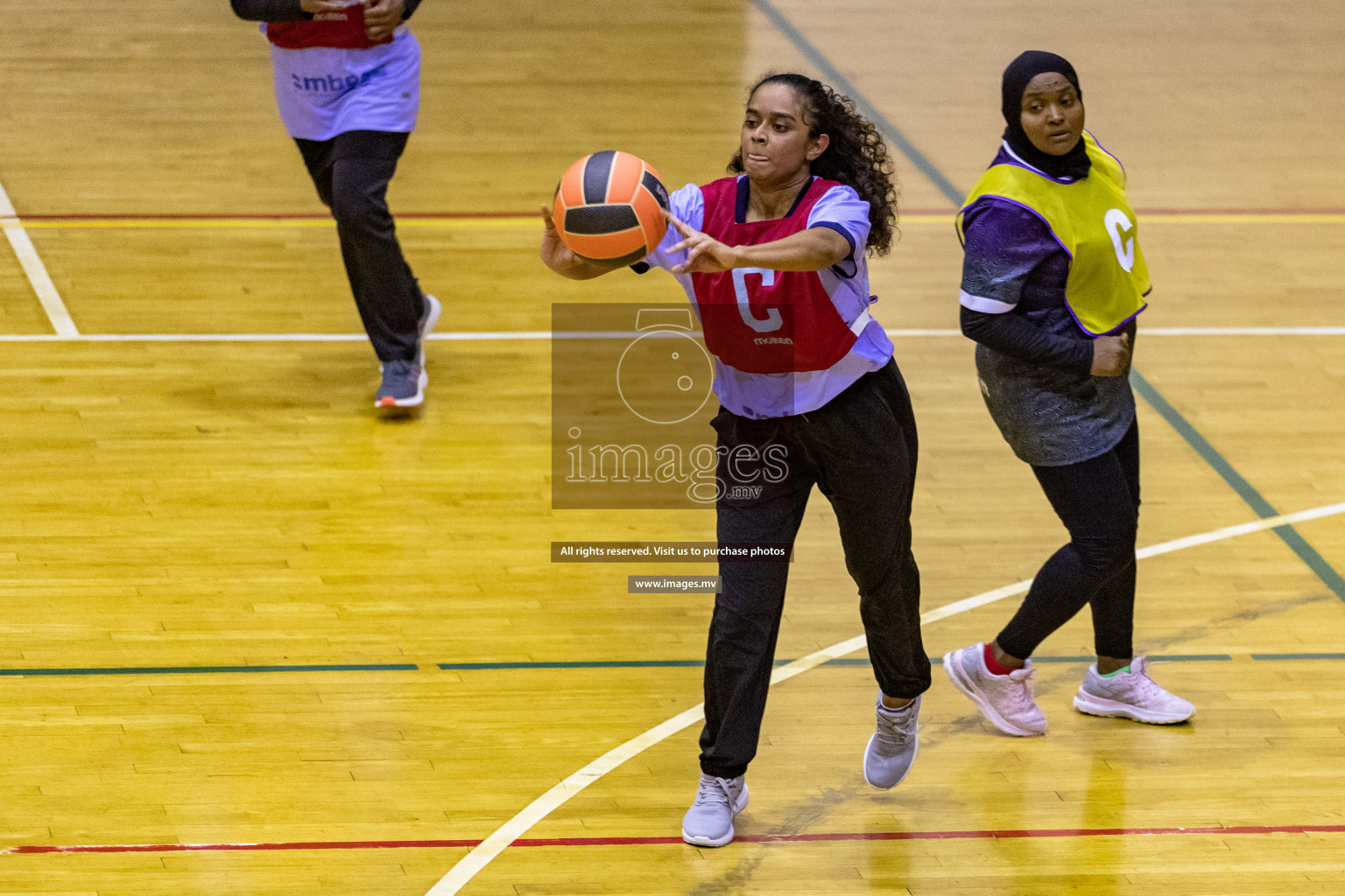 Sports Club Skylark vs Vyansa in the Milo National Netball Tournament 2022 on 17 July 2022, held in Social Center, Male', Maldives. 
Photographer: Hassan Simah / Images.mv