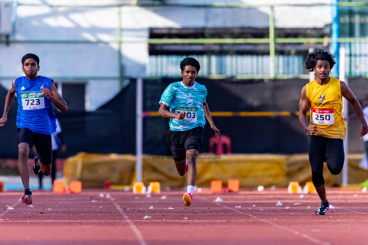 Day 1 of Inter-school Athletics Championship 2025 held in Ekuveni Synthetic Track, Male', Maldives on Monday, 06th October 2025. Photos by: Nausham Waheed / Images.mv