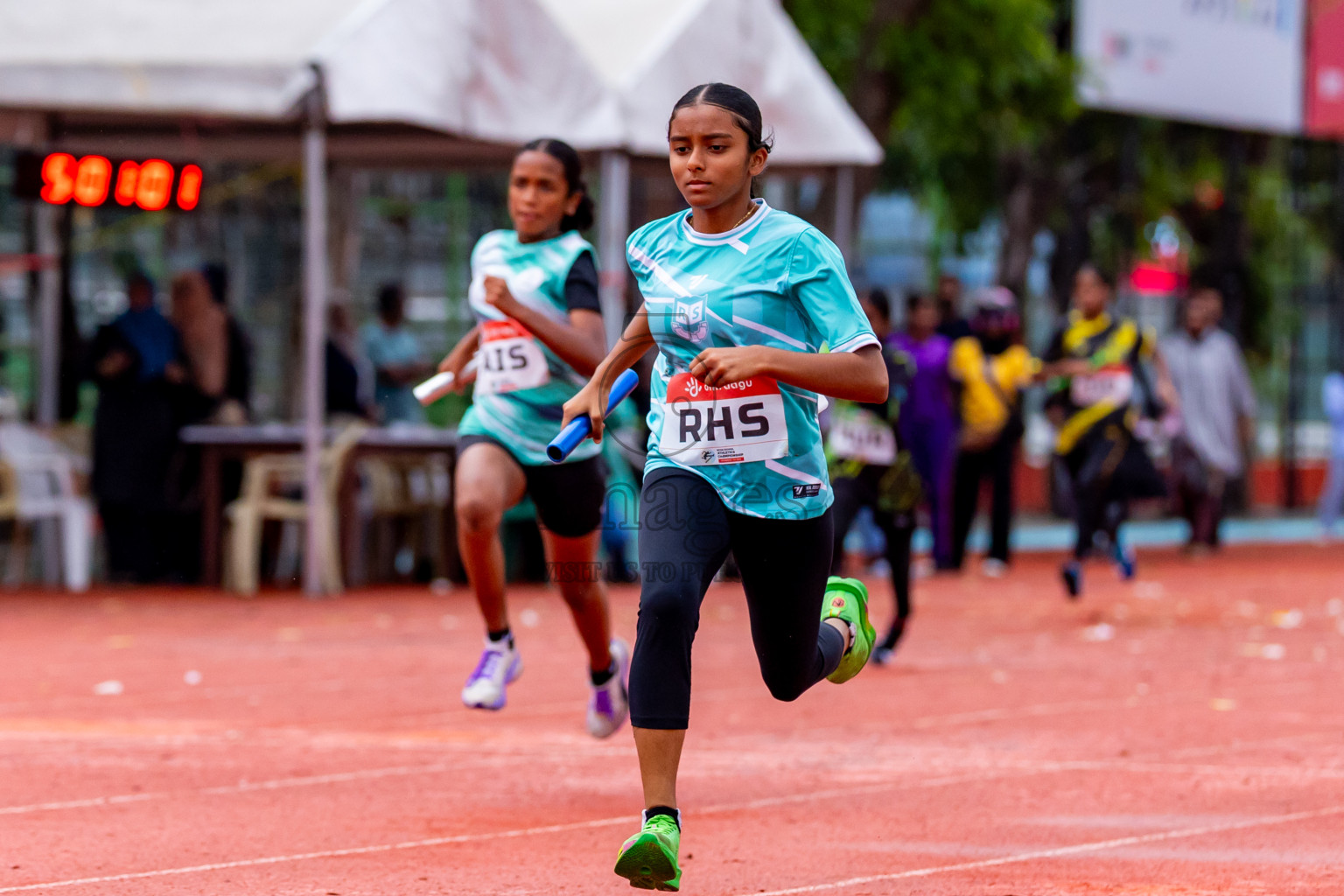 Day 6 of Inter-school Athletics Championship 2025 held in Ekuveni Synthetic Track, Male', Maldives on Sunday, 12th October 2025. Photos by: Nausham Waheed / Images.mv