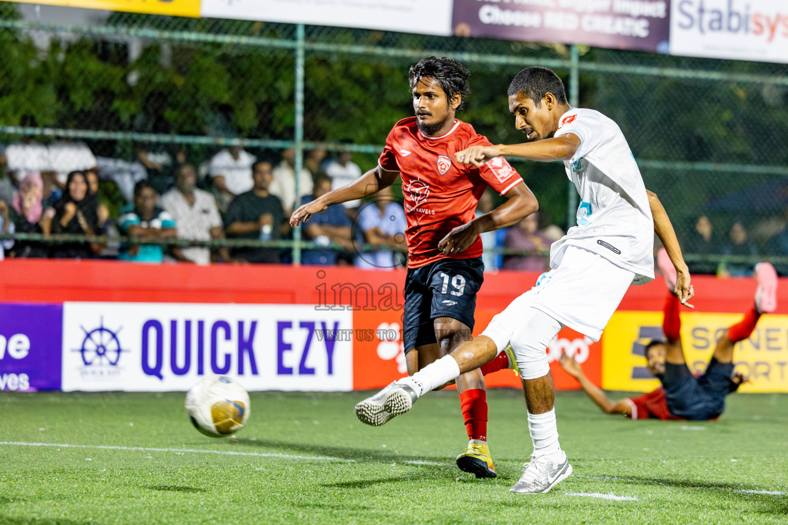 AA. Thoddoo VS ADh. Mahibadhoo in zone round on Day 32 of Golden Futsal Challenge 2025 was held on Wednesday , 5th February 2025, in Hulhumale', Maldives. 
Photos: Hassan Simah / images.mv