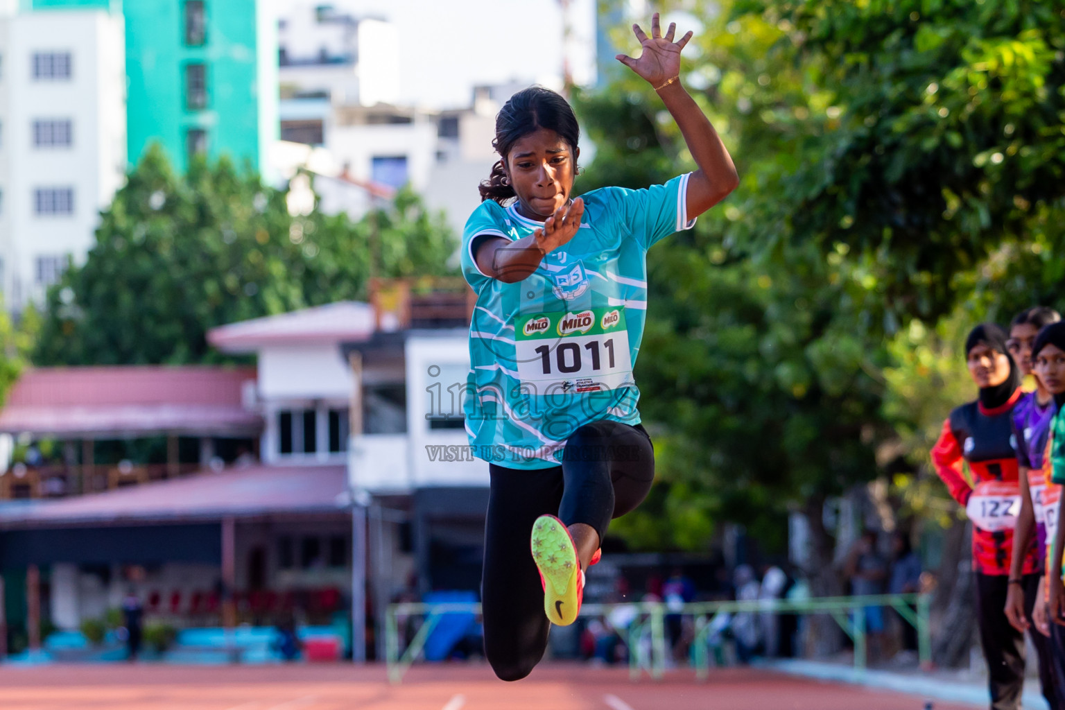 Day 2 of Inter-school Athletics Championship 2025 held in Ekuveni Synthetic Track, Male', Maldives on Tuesday, 07th October 2025. Photos by: Nausham Waheed / Images.mv