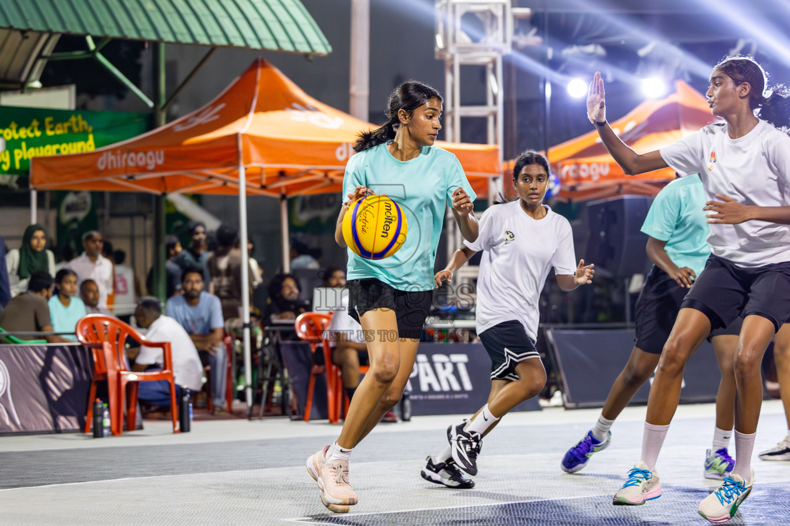 Day 4 of MILO Ramadan 3x3 Challenge 2024 was held in Ekuveni Outdoor Basketball Court at Male', Maldives on Friday, 15th March 2024.
Photos: Mohamed Mahfooz Moosa / images.mv