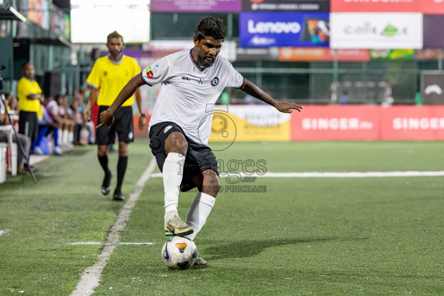 DHAAKHILY CLUB vs KULHIVARU VUZARA CLUB in Club Maldives Classic 2024 held in Rehendi Futsal Ground, Hulhumale', Maldives on Thursday, 12th September 2024. 
Photos: Hassan Simah / images.mv