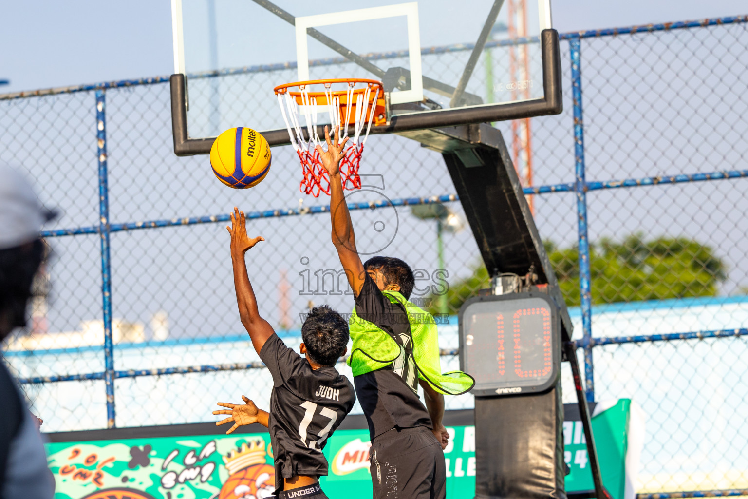 Day 2 of MILO Ramadan 3x3 Challenge 2024 was held in Ekuveni Outdoor Basketball Court at Male', Maldives on Wednesday, 13th March 2024.
Photos: Ismail Thoriq / images.mv