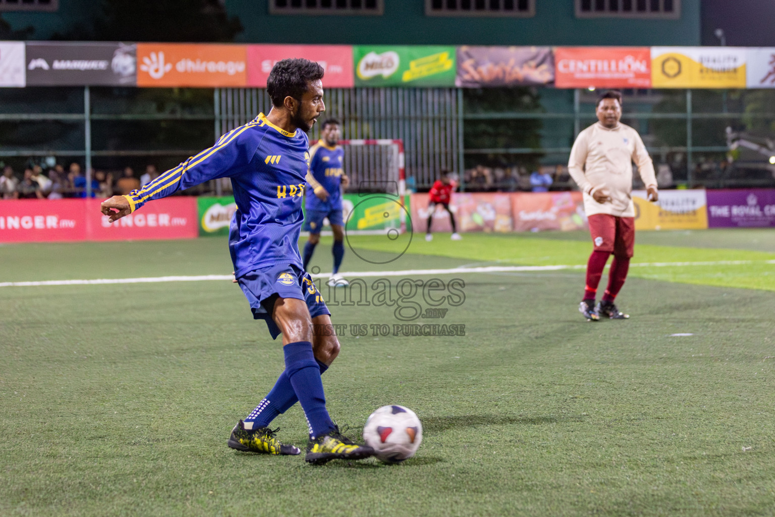 CLUB 220 vs HPSN in the Quarter Finals of Club Maldives Classic 2024 held in Rehendi Futsal Ground, Hulhumale', Maldives on Tuesday, 17th September 2024. 
Photos: Hassan Simah / images.mv