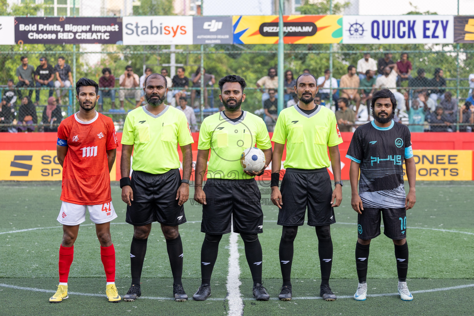 K Kaashidhoo vs K Thulusdhoo in Day 15 of Golden Futsal Challenge 2025 was held on Sunday, 19th January 2025, in Hulhumale', Maldives. Photos: Mohamed Mahfooz Moosa / images.mv