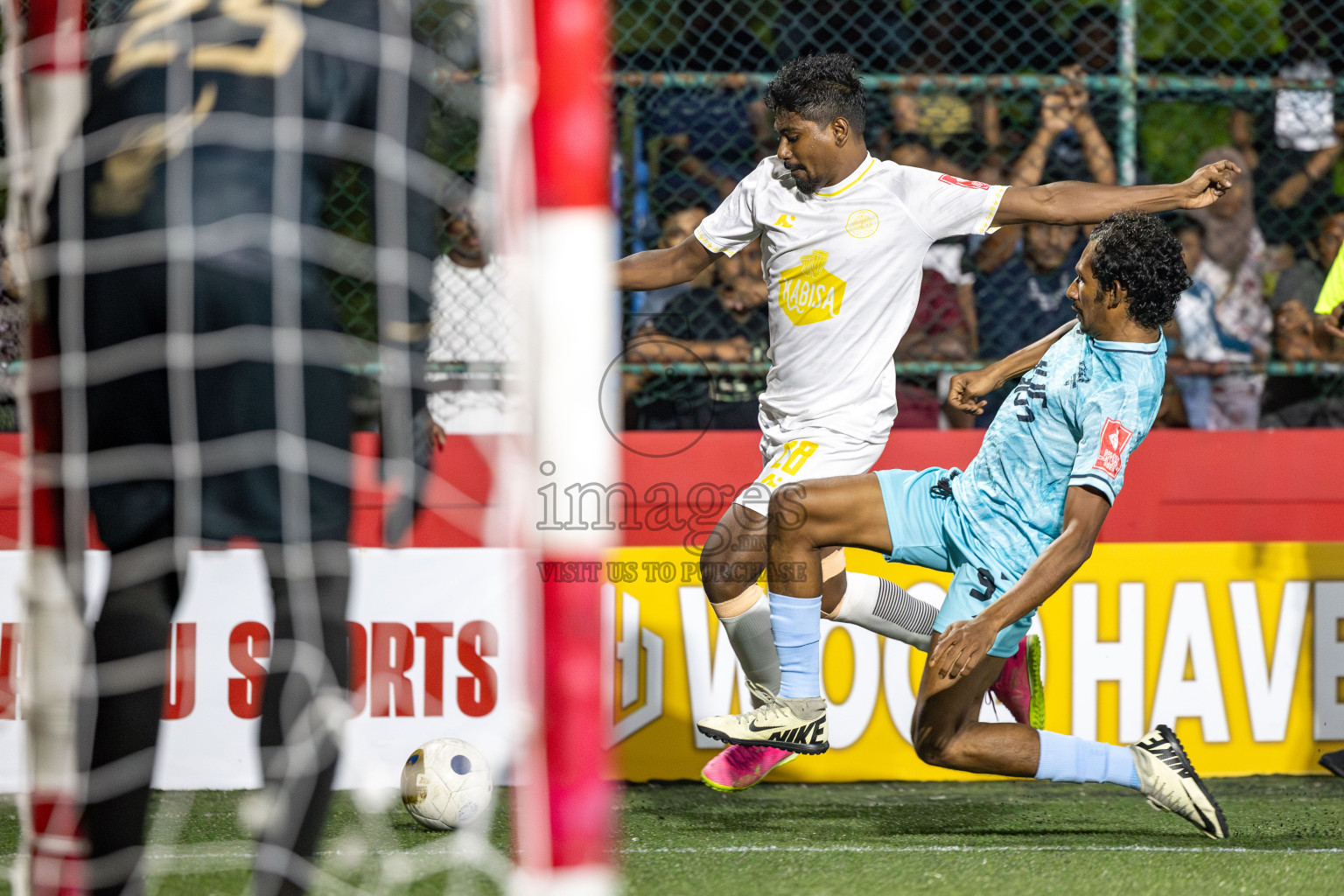 HDg Finey vs HDh Makunudhoo in Day 13 of Golden Futsal Challenge 2025 was held on Friday, 17th January 2025, in Hulhumale', Maldives 
Photos: Hassan Simah / images.mv