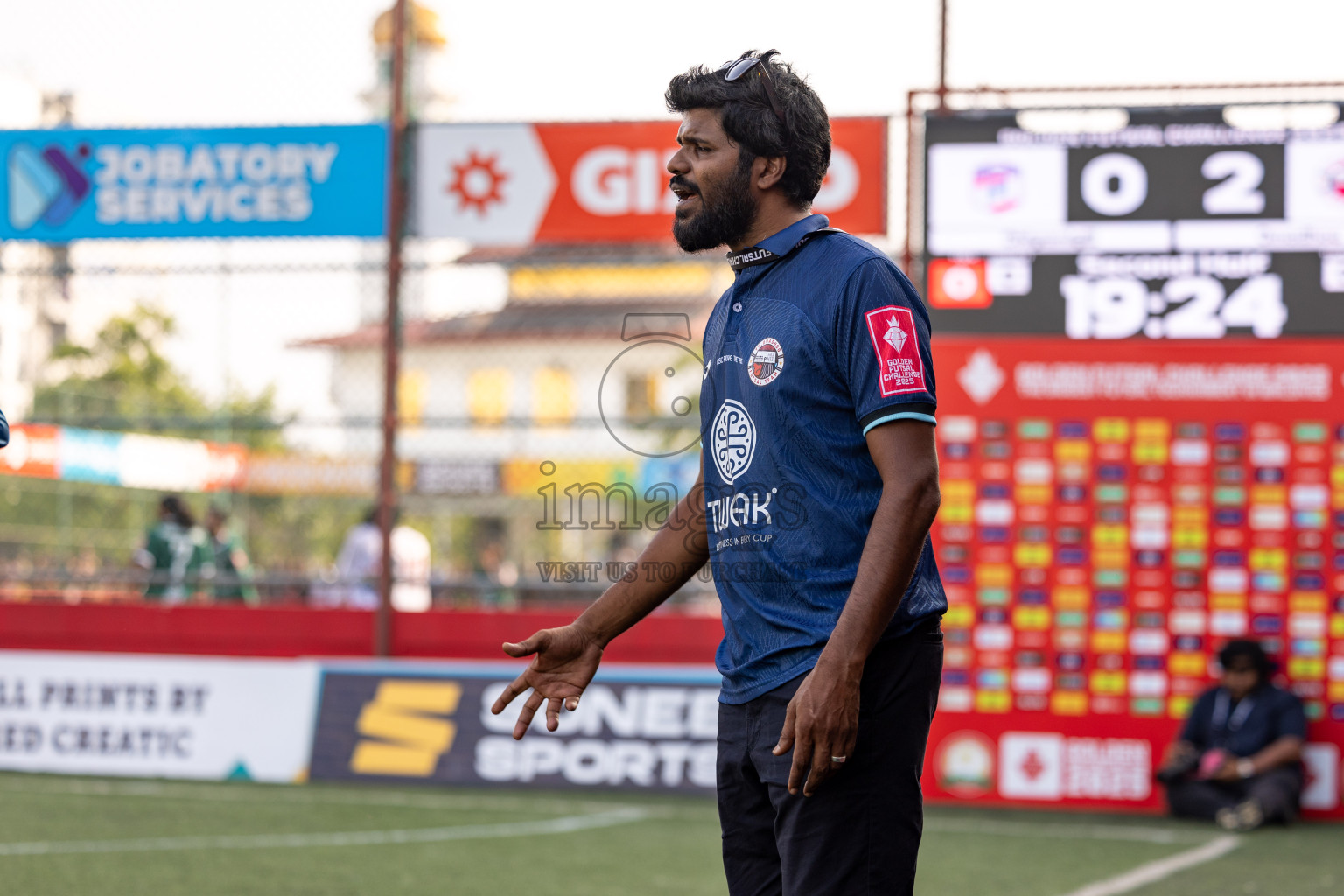 Th Dhiyamigili vs Th Omadhoo in Day 14 of Golden Futsal Challenge 2025 was held on Saturday, 18th January 2025, in Hulhumale', Maldives. 
Photos: Hassan Simah / images.mv