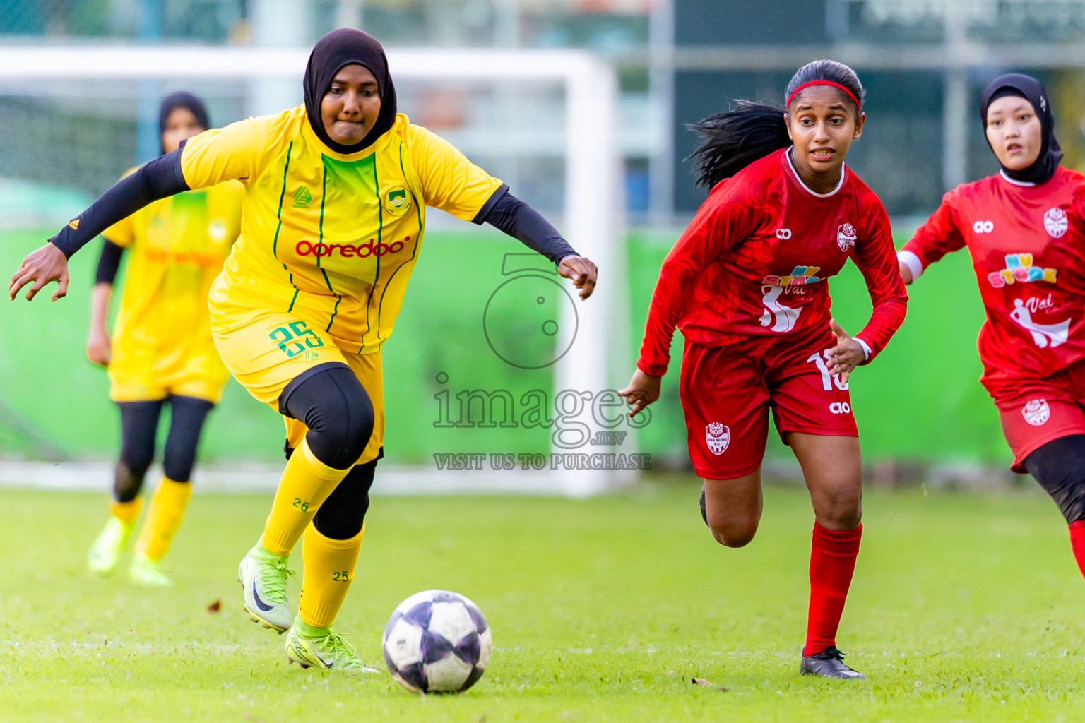 Biss Buru Sports Club vs Maziya Sports  in FAM Women’s League 2025 held in Henveiru Football ground, Male', Maldives on Wednesday, 3rd December 2025. Photos: Nausham Waheed / Images.mv